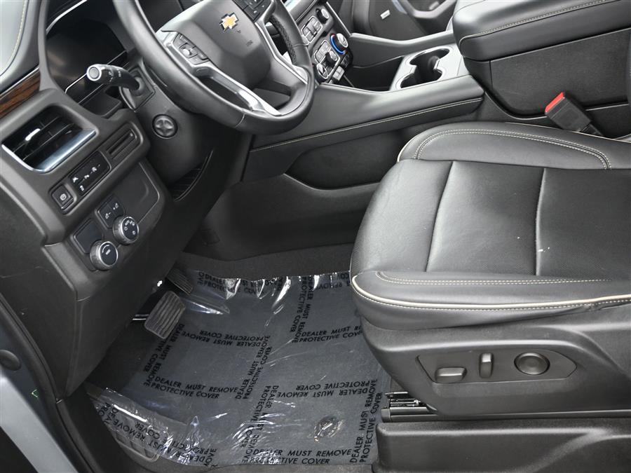 2023 Chevrolet Suburban Premier photo