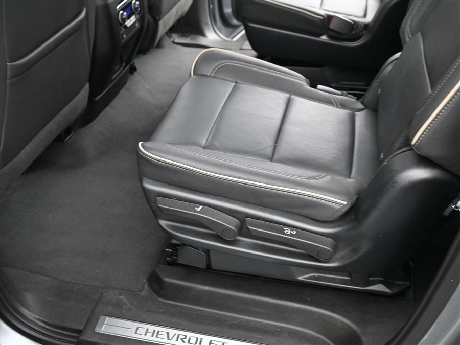 2023 Chevrolet Suburban Premier photo