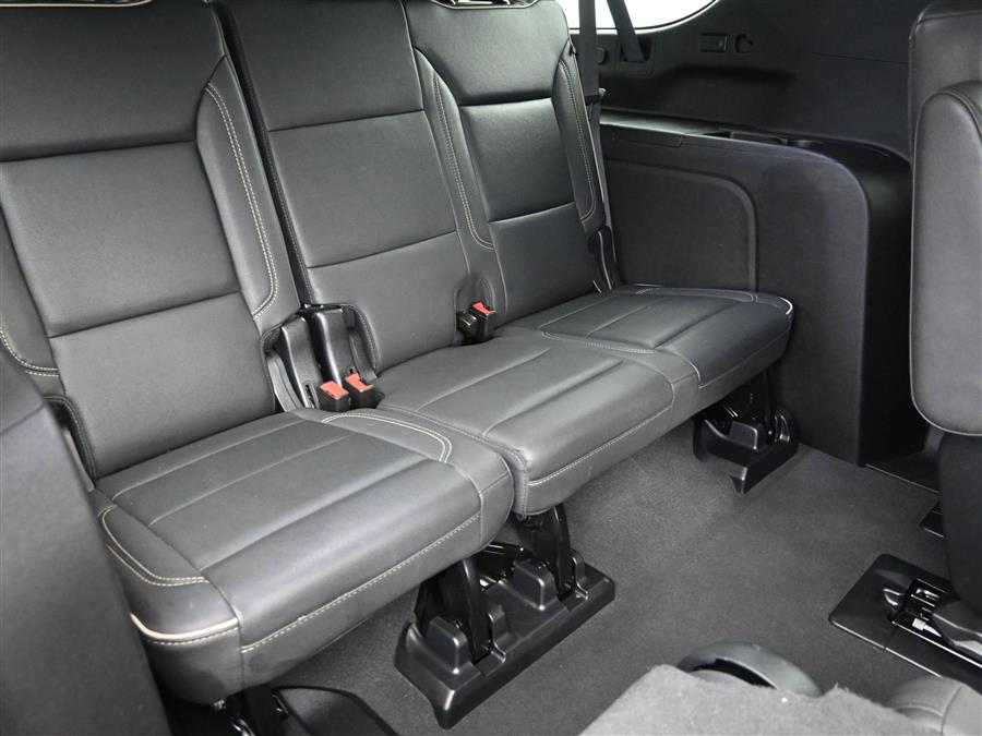 2023 Chevrolet Suburban Premier photo