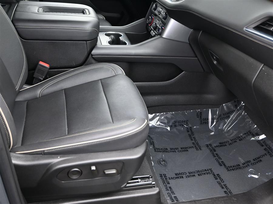 2023 Chevrolet Suburban Premier photo