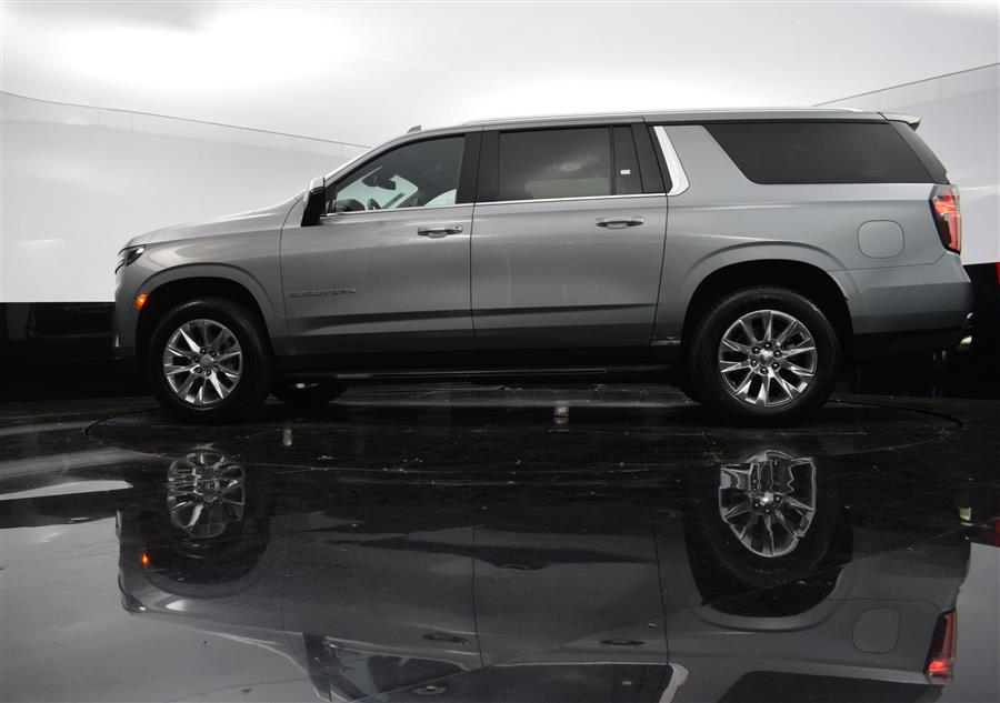 2023 Chevrolet Suburban Premier photo