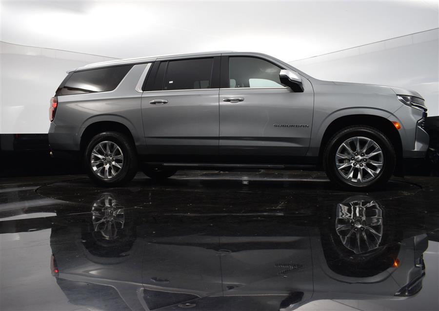 2023 Chevrolet Suburban Premier photo