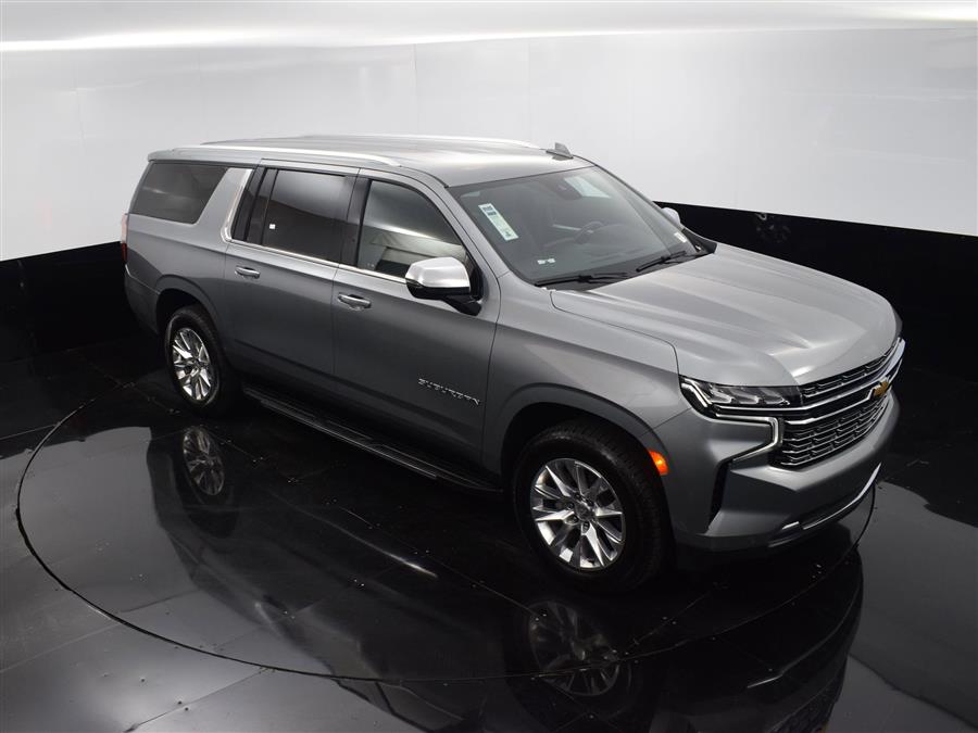 2023 Chevrolet Suburban Premier photo