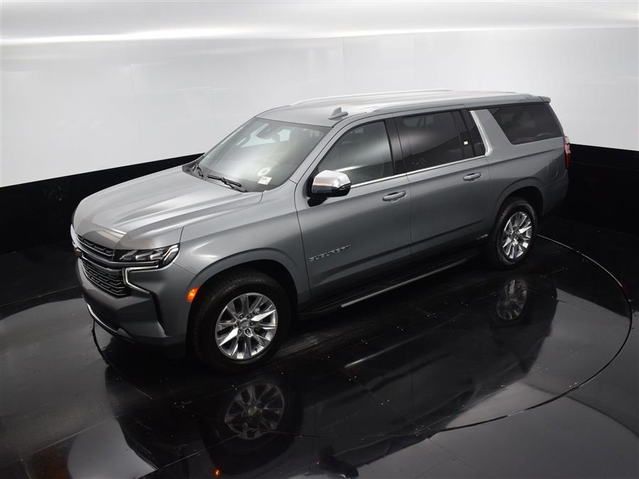 2023 Chevrolet Suburban Premier photo