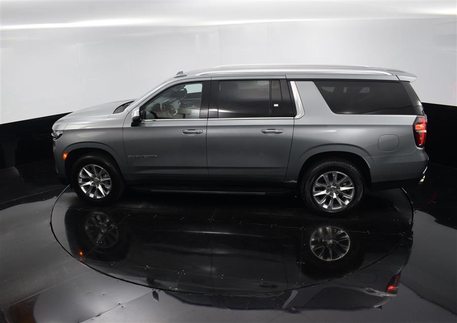 2023 Chevrolet Suburban Premier photo