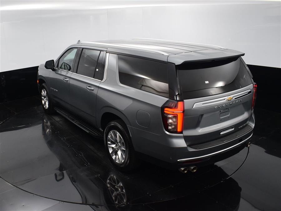 2023 Chevrolet Suburban Premier photo