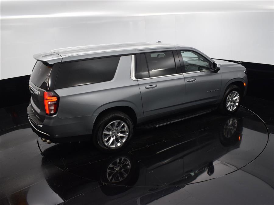 2023 Chevrolet Suburban Premier photo