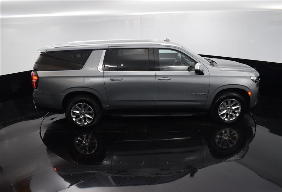 2023 Chevrolet Suburban Premier photo