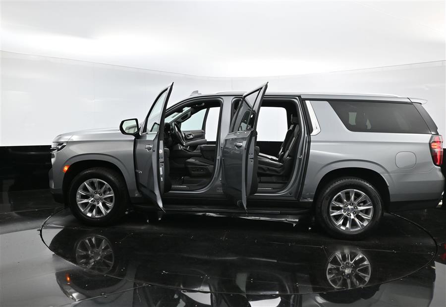 2023 Chevrolet Suburban Premier photo