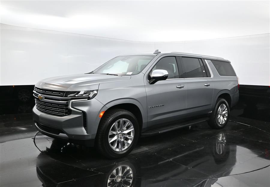 2023 Chevrolet Suburban Premier photo