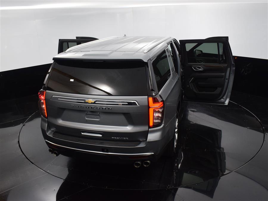 2023 Chevrolet Suburban Premier photo