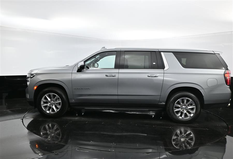 2023 Chevrolet Suburban Premier photo