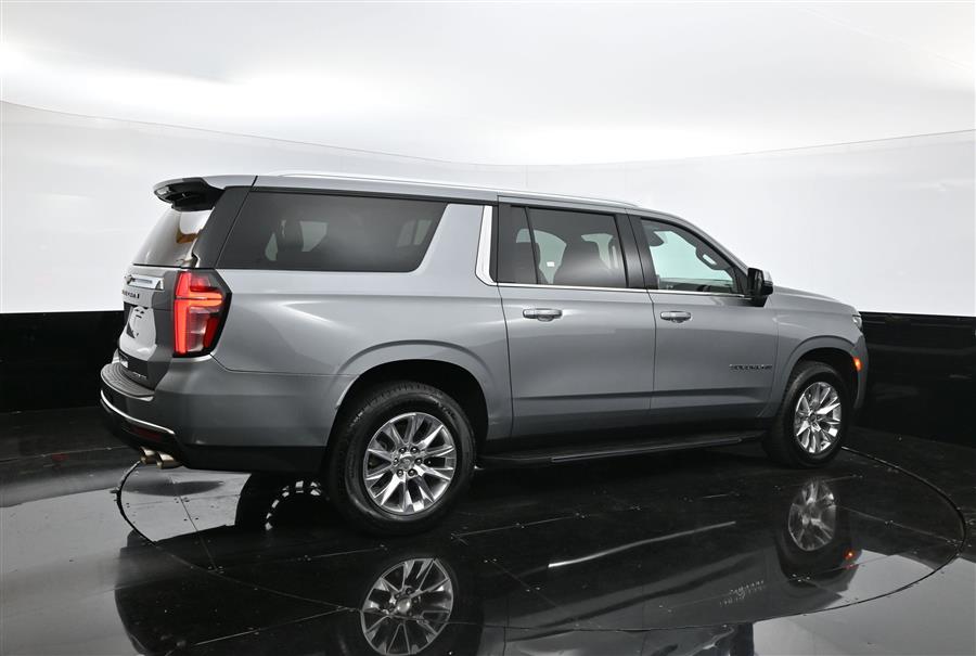 2023 Chevrolet Suburban Premier photo