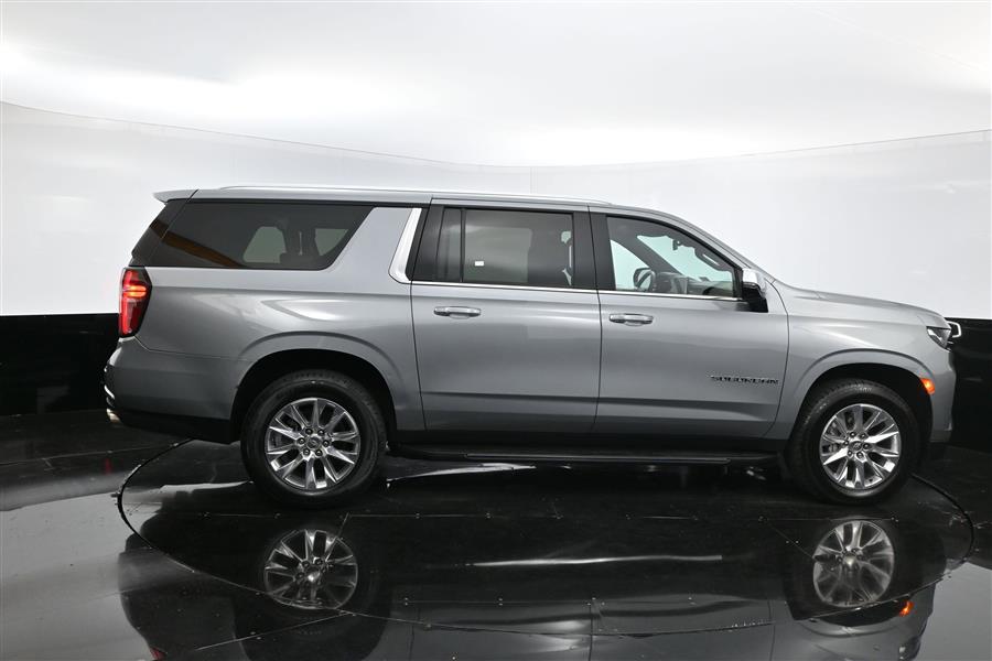 2023 Chevrolet Suburban Premier photo