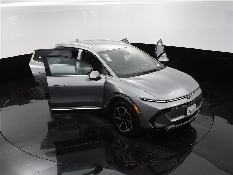 2025 Chevrolet Equinox EV LT photo