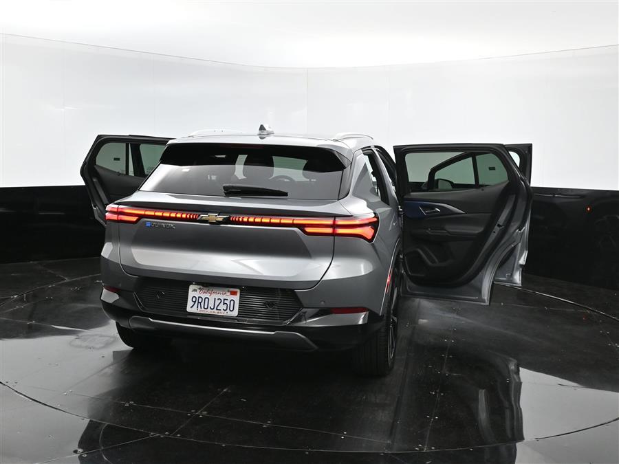 2025 Chevrolet Equinox EV LT photo
