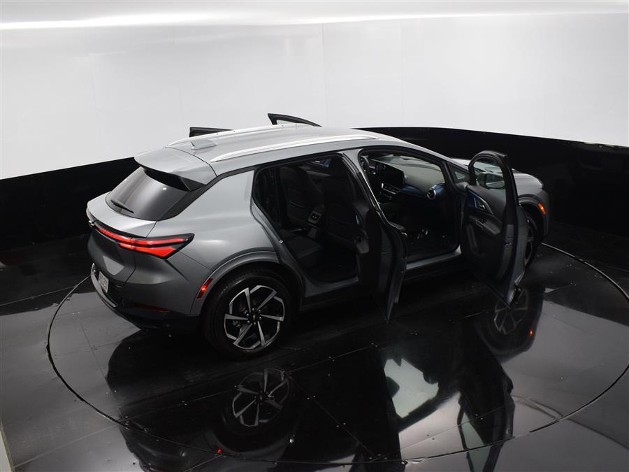 2025 Chevrolet Equinox EV LT photo