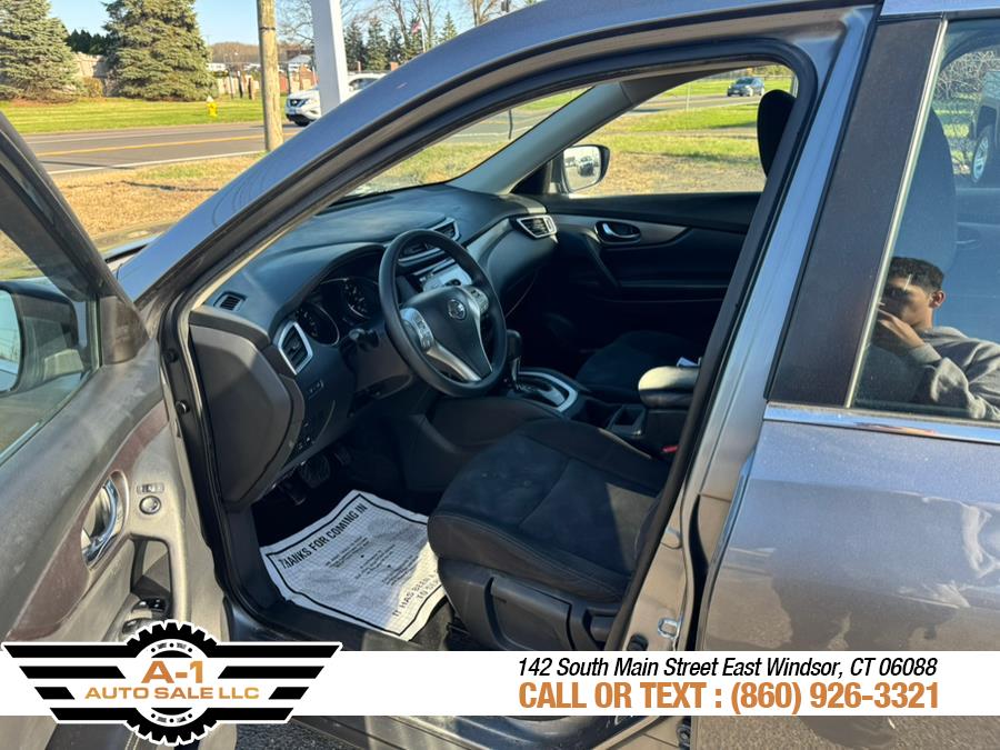 2015 Nissan Rogue AWD 4dr S photo