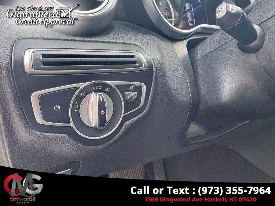 2019 Mercedes-Benz C-Class C 300 4MATIC Sedan 4D photo