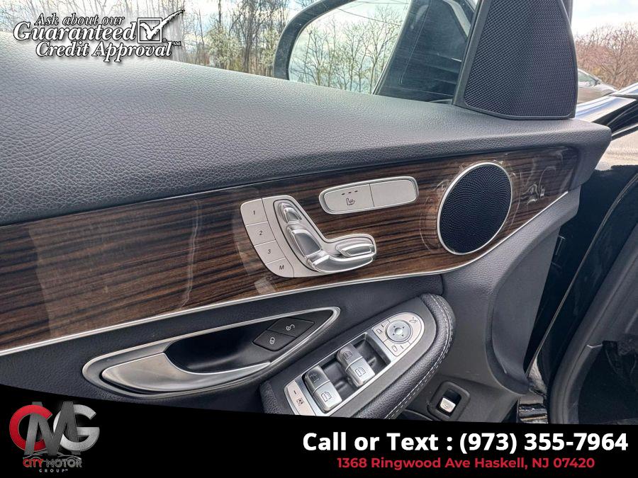 2019 Mercedes-Benz C-Class C 300 4MATIC Sedan 4D photo