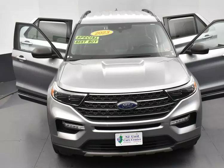 2023 Ford Explorer XLT Sport Utility 4D photo