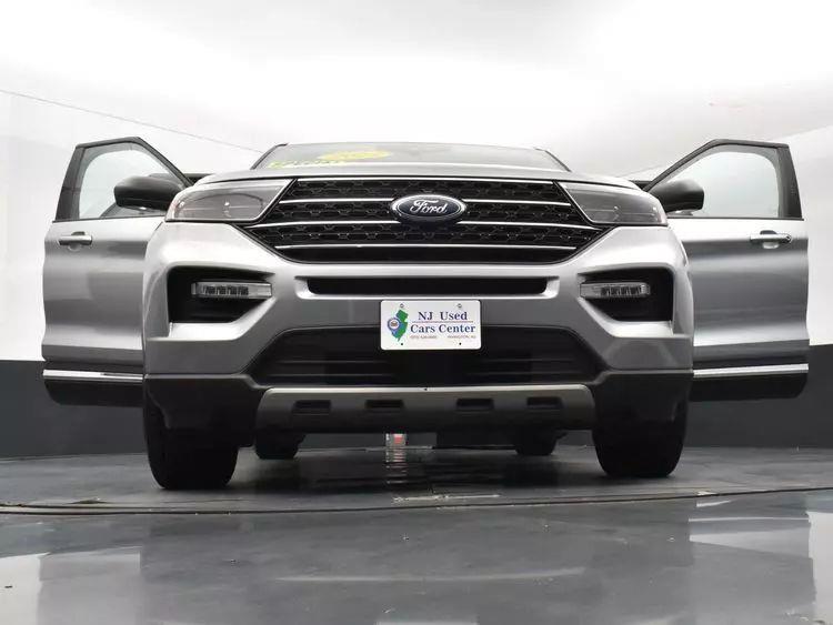 2023 Ford Explorer XLT Sport Utility 4D photo