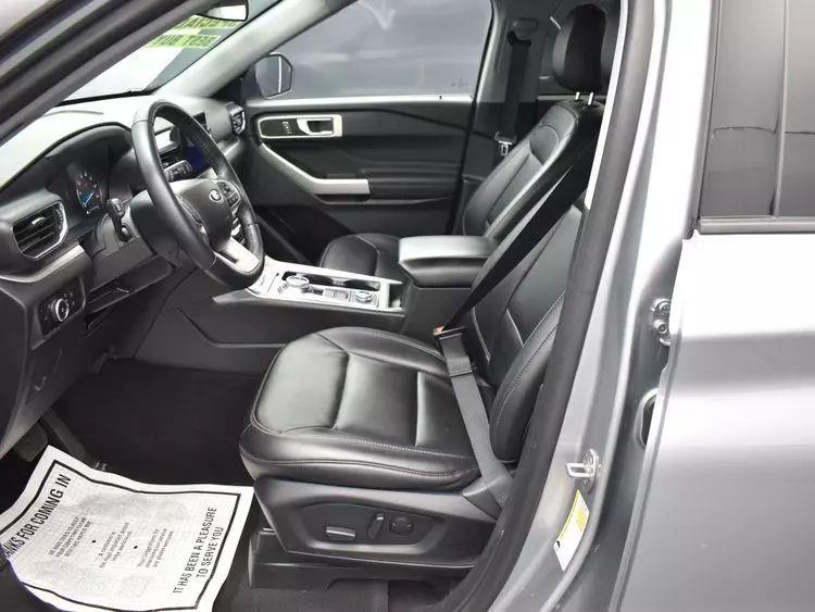 2023 Ford Explorer XLT Sport Utility 4D photo