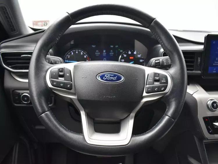 2023 Ford Explorer XLT Sport Utility 4D photo
