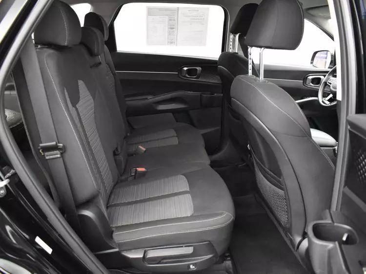 2022 Kia Sorento LX Sport Utility 4D photo