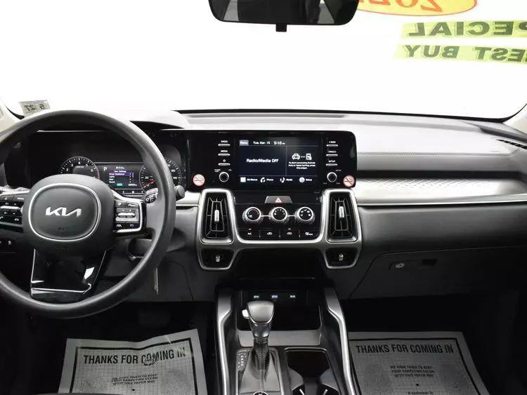 2022 Kia Sorento LX Sport Utility 4D photo
