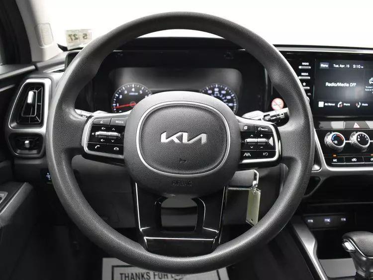 2022 Kia Sorento LX Sport Utility 4D photo