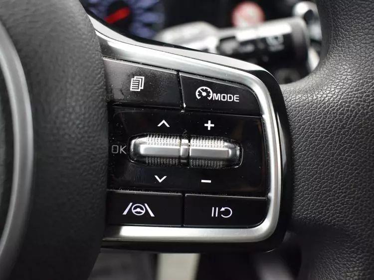2022 Kia Sorento LX Sport Utility 4D photo