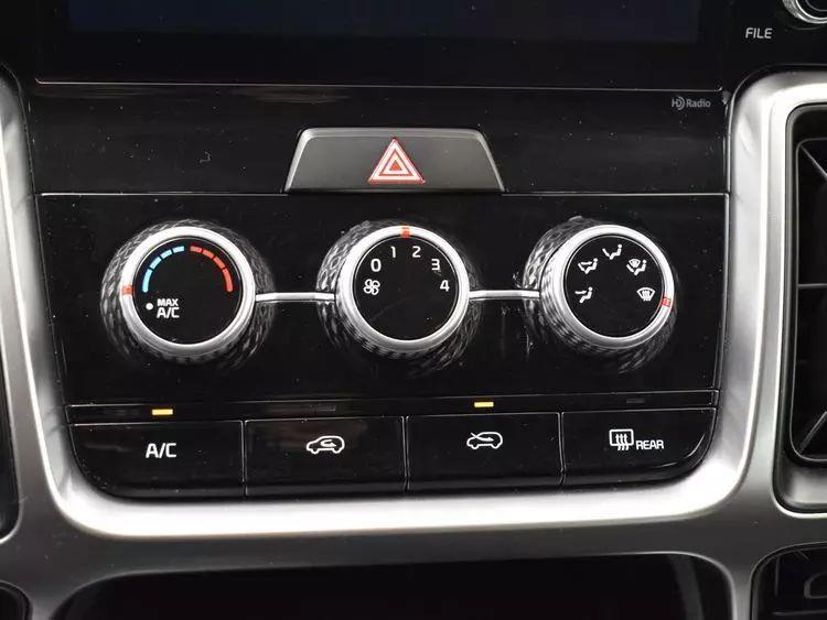 2022 Kia Sorento LX Sport Utility 4D photo