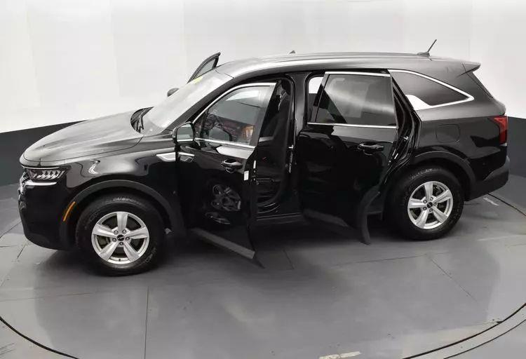 2022 Kia Sorento LX Sport Utility 4D photo