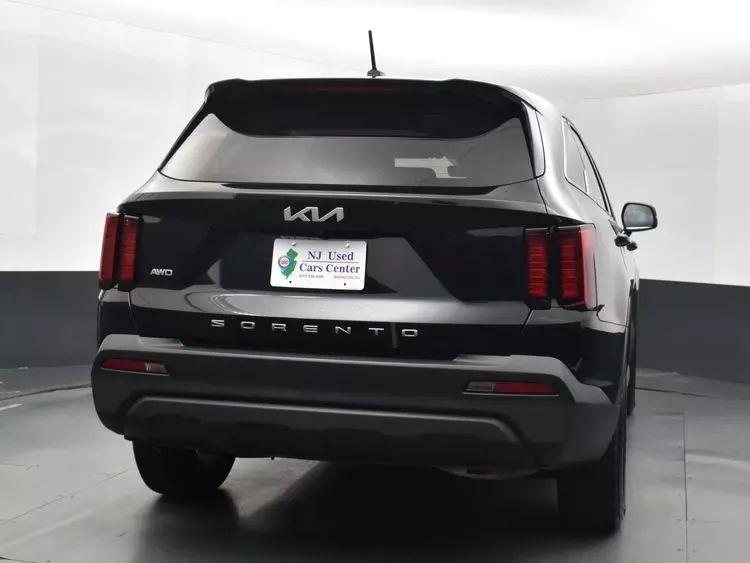 2022 Kia Sorento LX Sport Utility 4D photo
