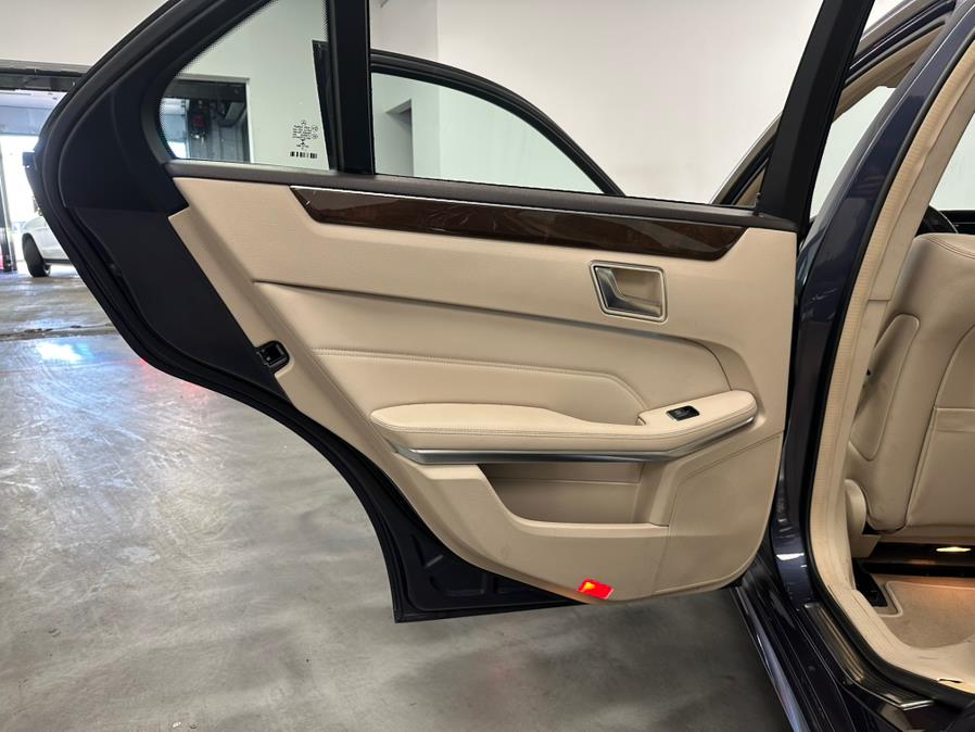 2016 Mercedes-Benz E-Class 4dr Sdn E 350 Luxury 4MATIC photo
