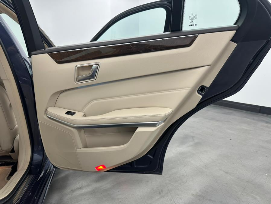 2016 Mercedes-Benz E-Class 4dr Sdn E 350 Luxury 4MATIC photo