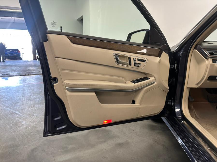 2016 Mercedes-Benz E-Class 4dr Sdn E 350 Luxury 4MATIC photo