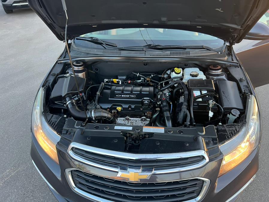 2015 Chevrolet Cruze 4dr Sdn Auto 2LT photo