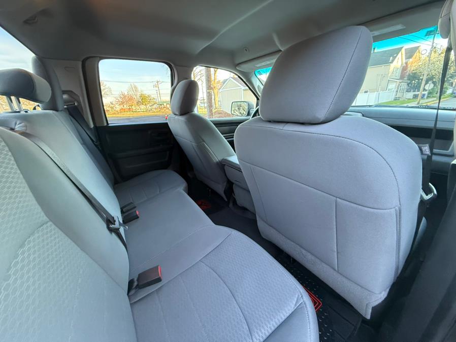 2017 RAM 1500 Express 4x4 Quad Cab 6''4
