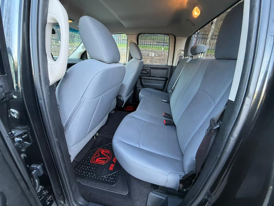 2017 RAM 1500 Express 4x4 Quad Cab 6''4