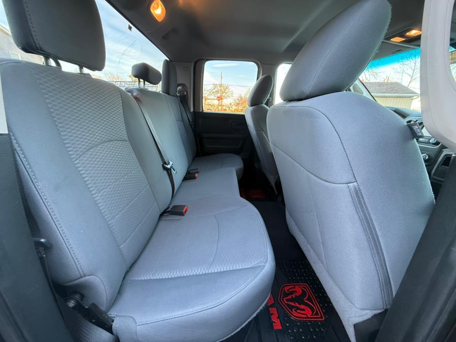 2017 RAM 1500 Express 4x4 Quad Cab 6''4
