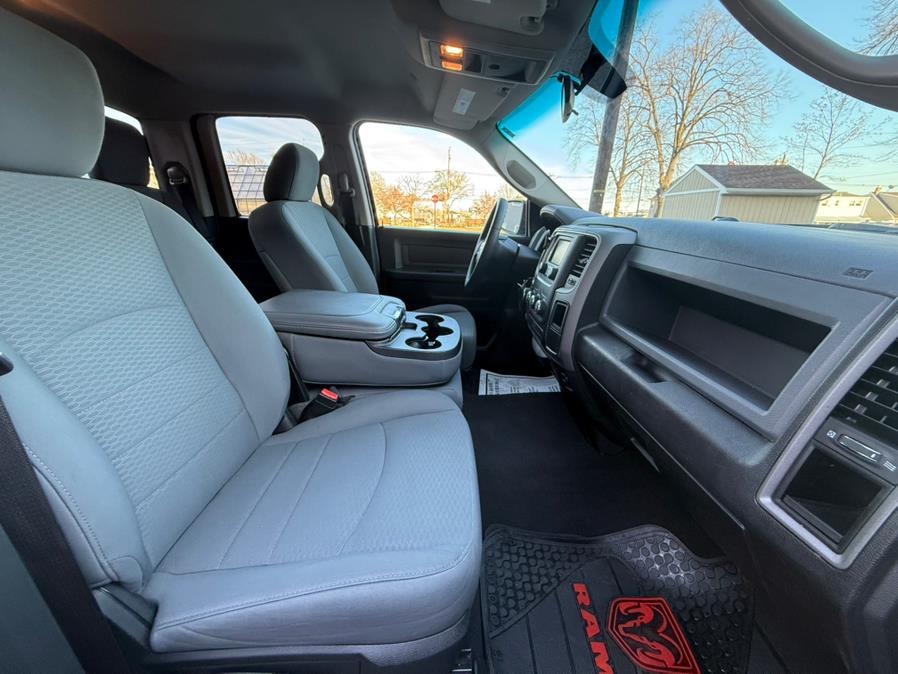 2017 RAM 1500 Express 4x4 Quad Cab 6''4