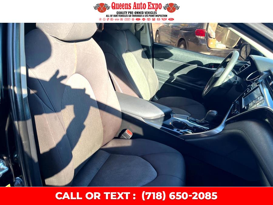 2018 Toyota Camry LE photo