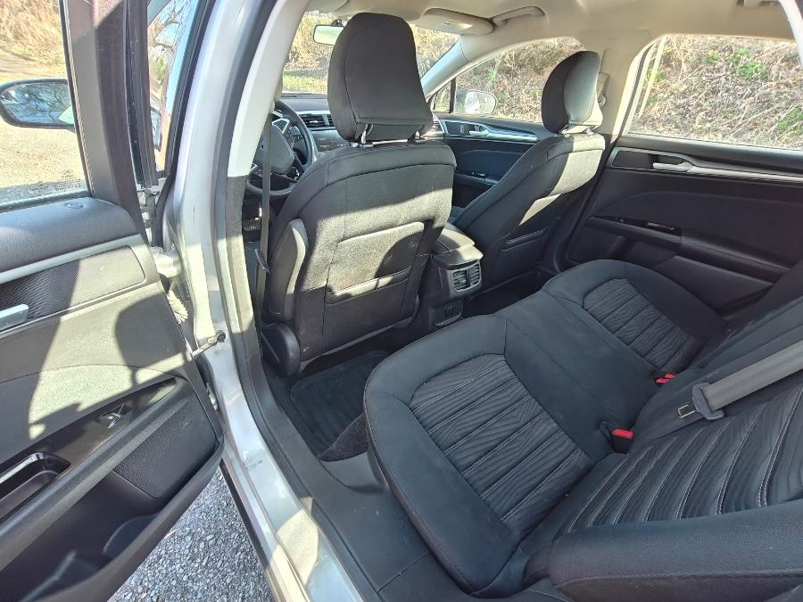 2016 Ford Fusion 4dr Sdn SE FWD photo