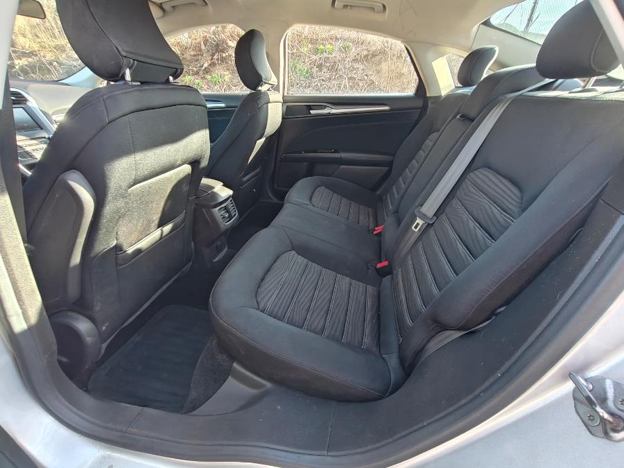 2016 Ford Fusion 4dr Sdn SE FWD photo