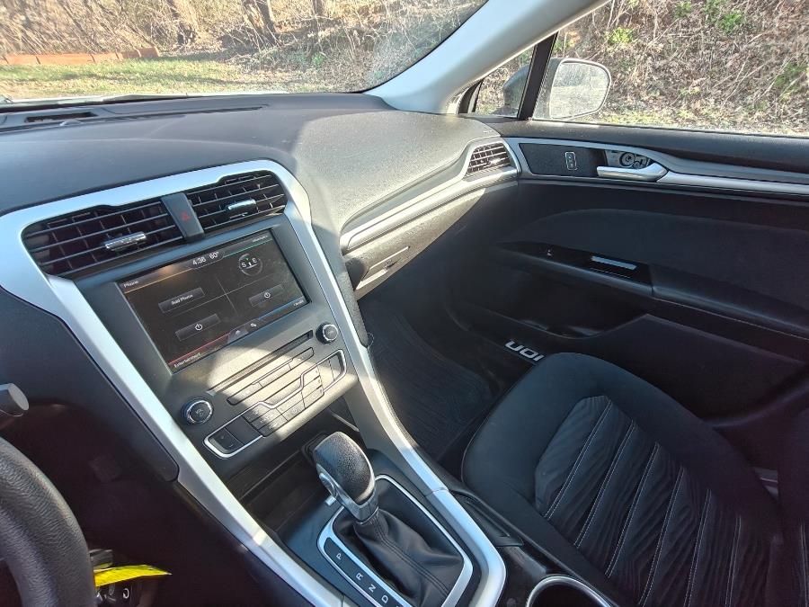 2016 Ford Fusion 4dr Sdn SE FWD photo