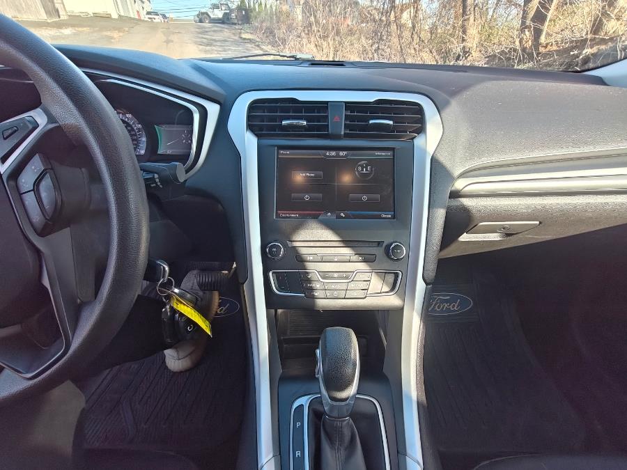 2016 Ford Fusion 4dr Sdn SE FWD photo