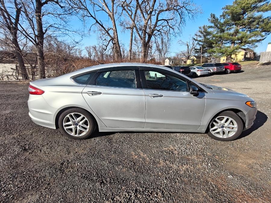 2016 Ford Fusion 4dr Sdn SE FWD photo