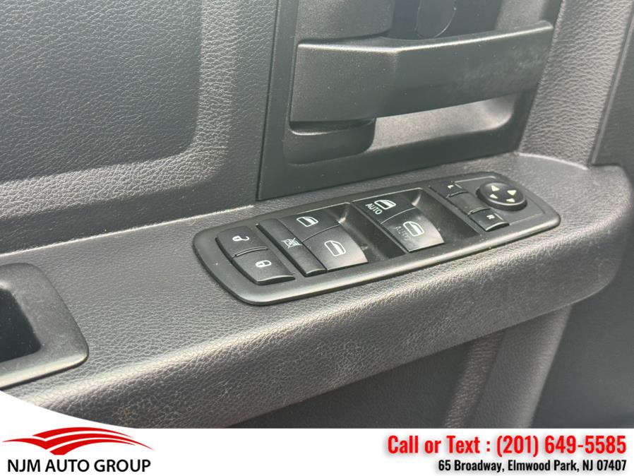2015 RAM 1500 4WD Crew Cab 140.5